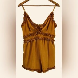 Iris brght mustard shrt romper w adj spagh strps, ruffles &  bk zp SZ L babydoll